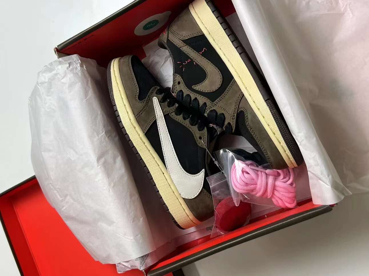 Air Jordan 1 Retro Low Travis Scott