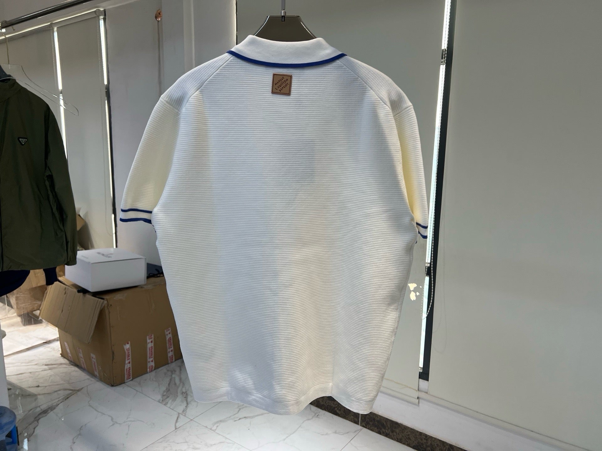 Chemise manches courtes emblématique en maille gaufrée