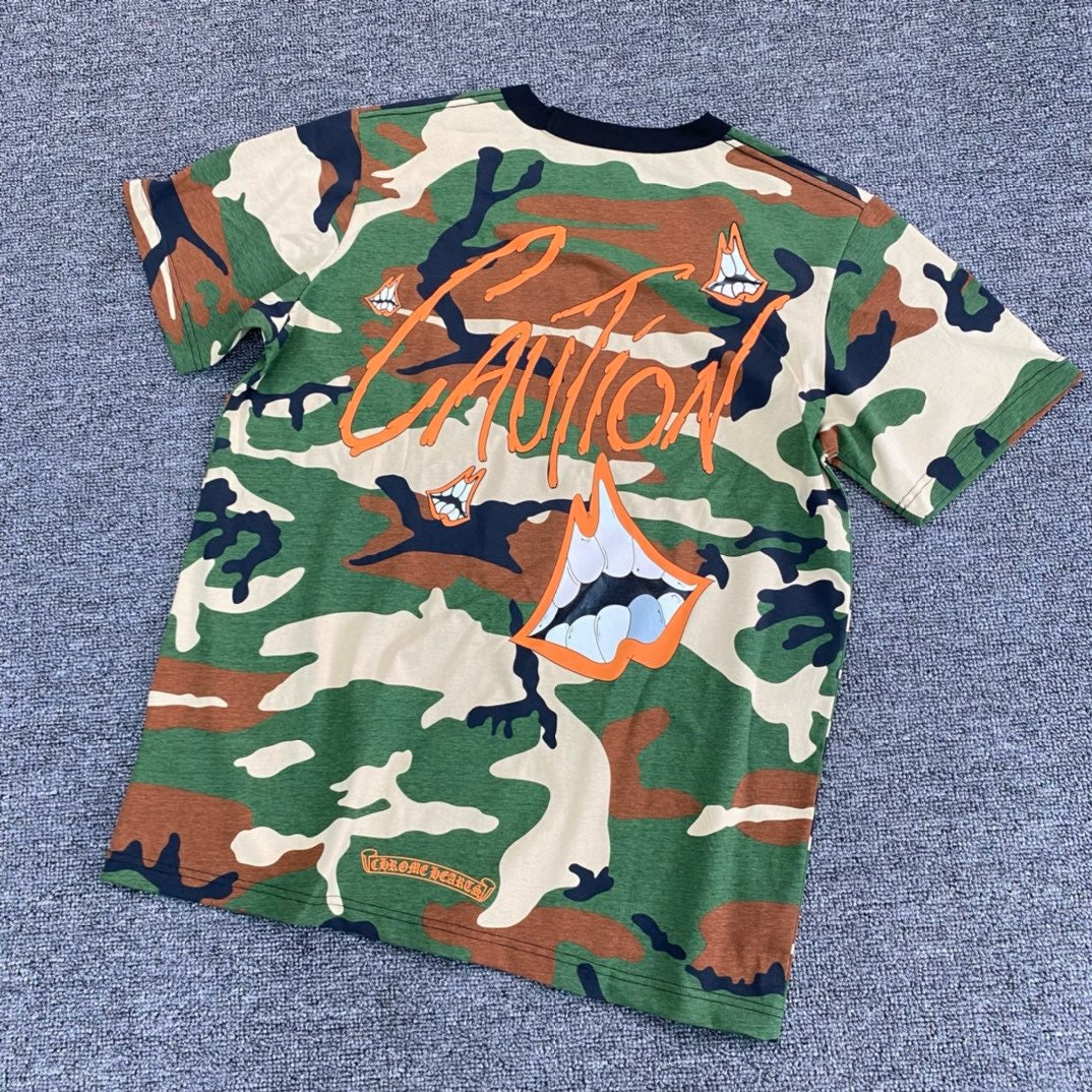 T shirt manche courte Chrome Hearts Matty Boy Caution T-shirt
- Camo