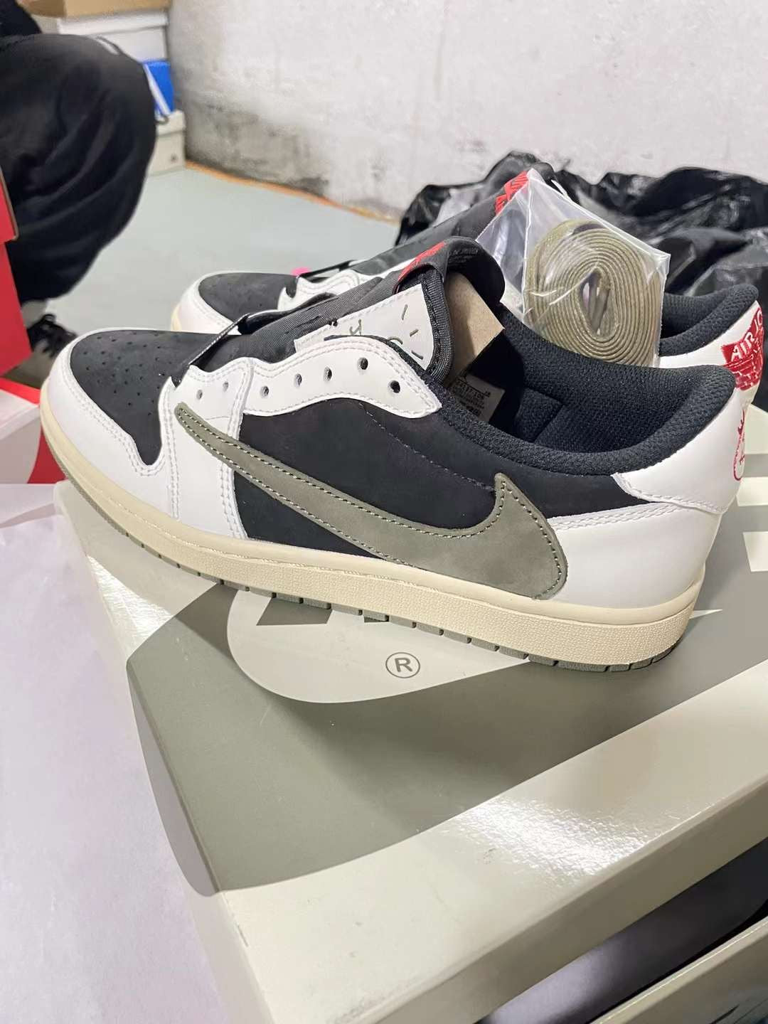 Air Jordan 1 Retro Low Travis Scott Olive