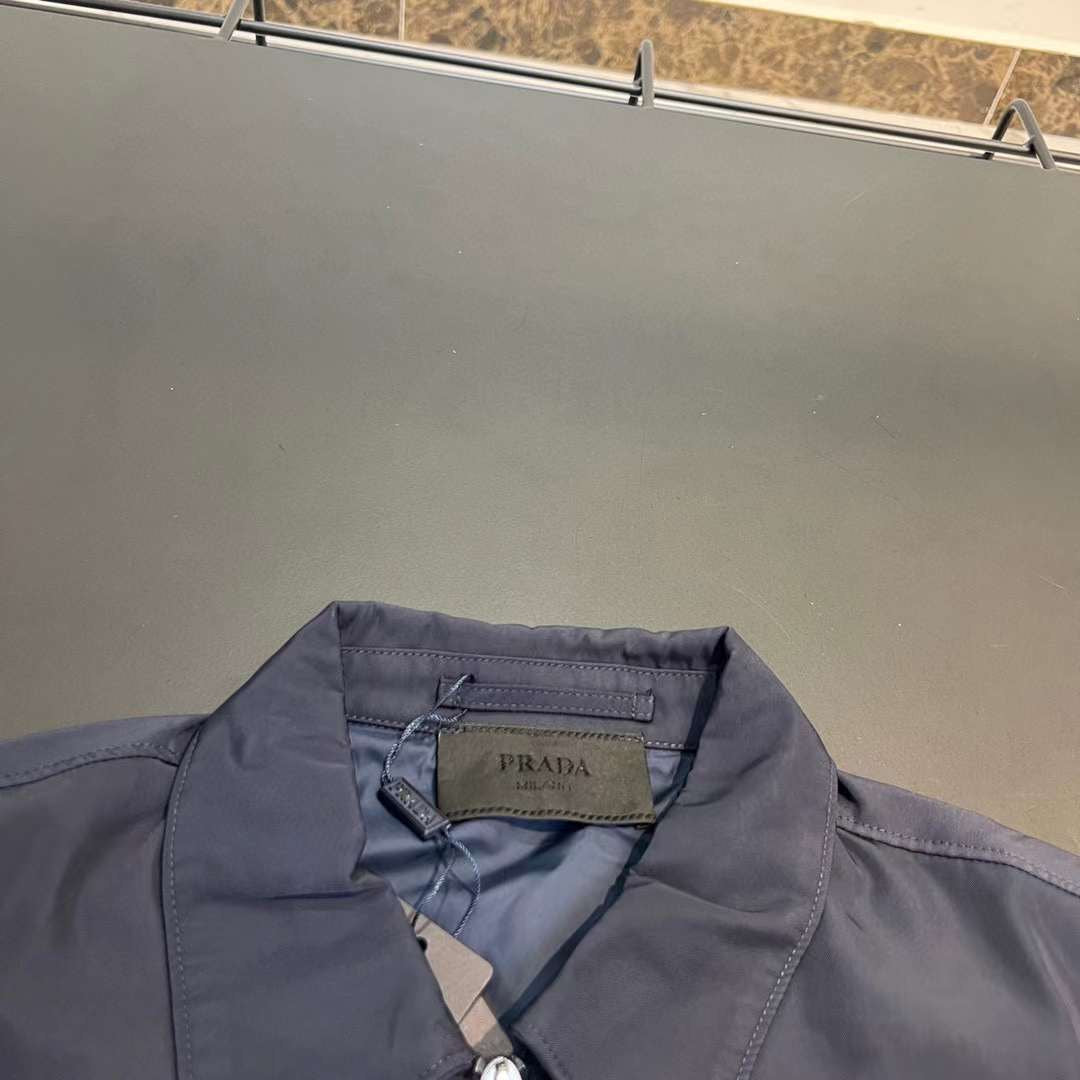 Prada veste zippée à plaque logo Bleu marine