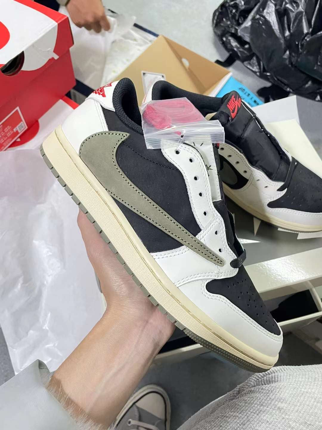 Air Jordan 1 Retro Low Travis Scott Olive