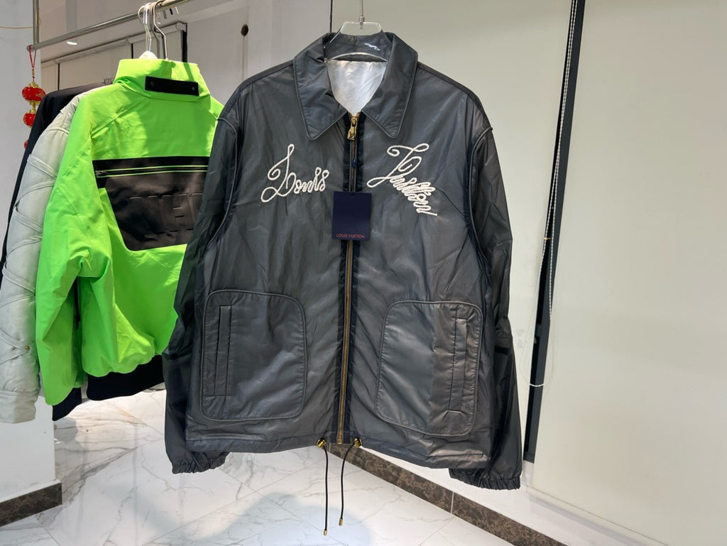 Blouson brodé en nylon