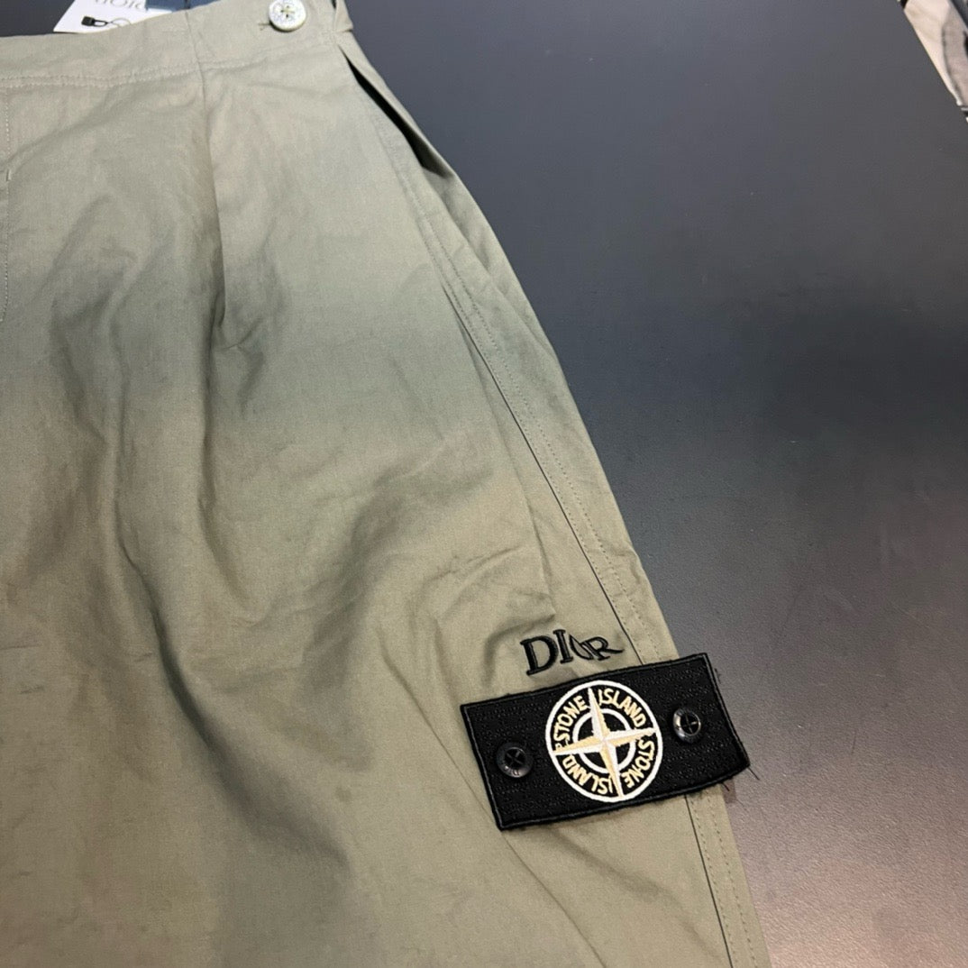 Pantalon sportswear Dior and Stone Island, coupe ample