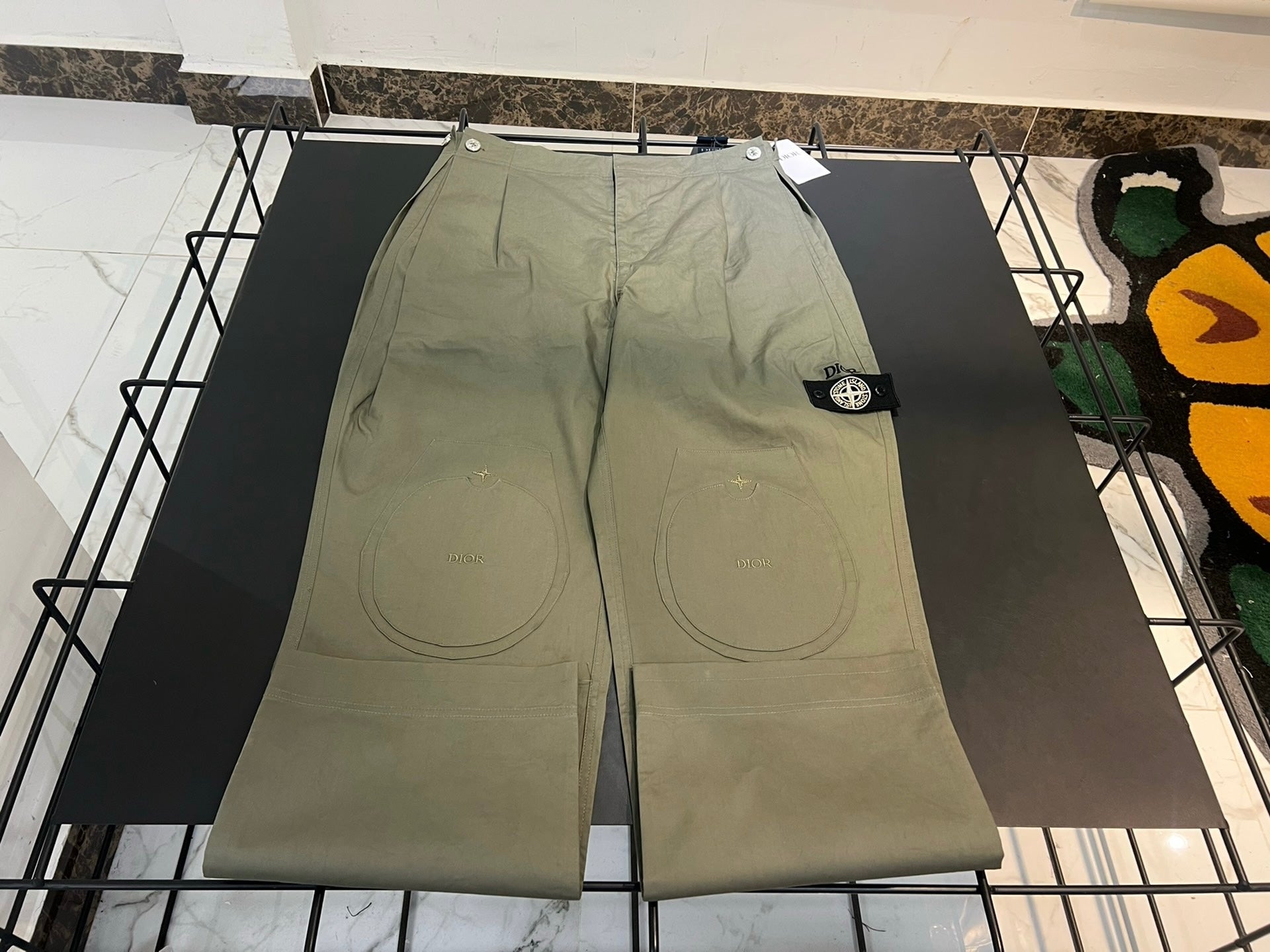 Pantalon sportswear Dior and Stone Island, coupe ample