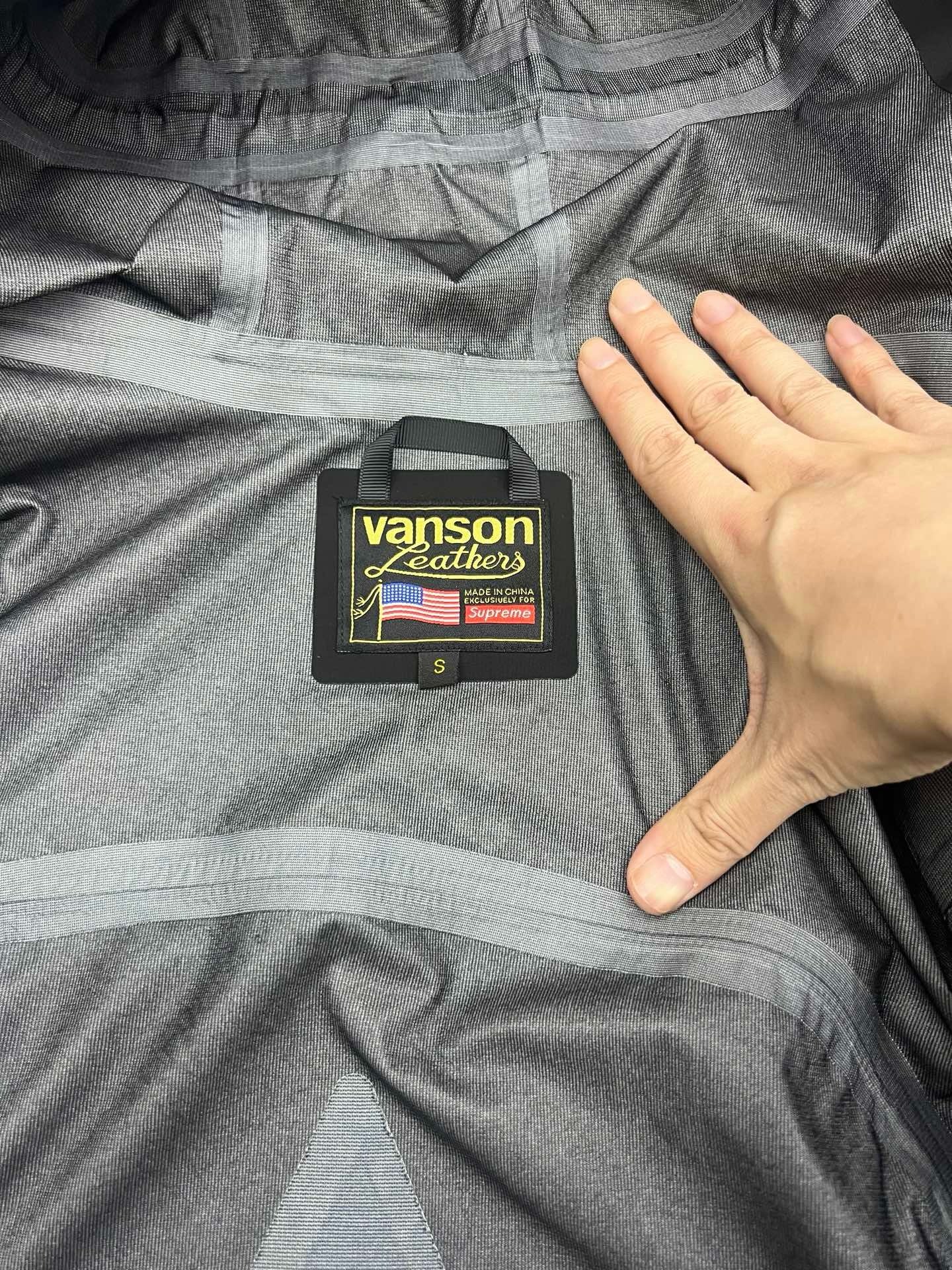 Veste Supreme Vanson en cuir GORE-TEX