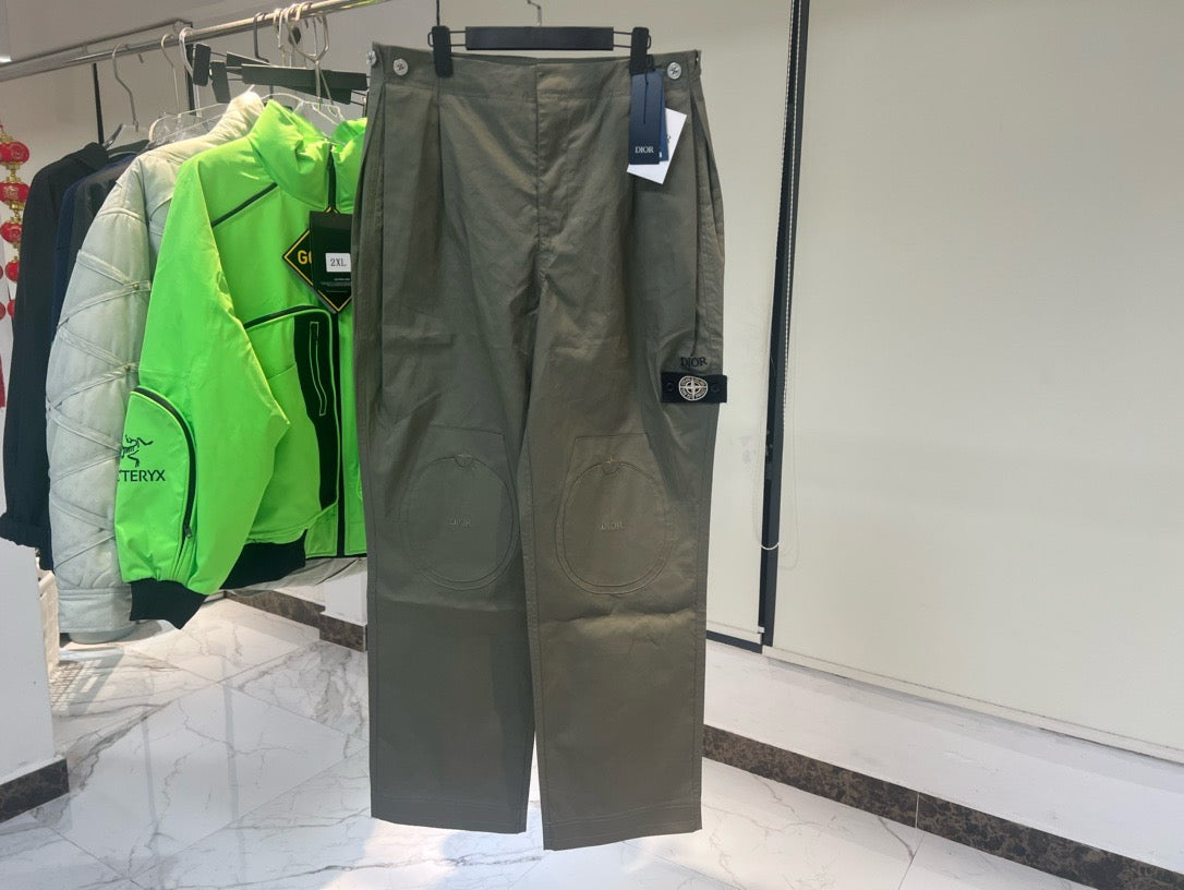 Pantalon sportswear Dior and Stone Island, coupe ample