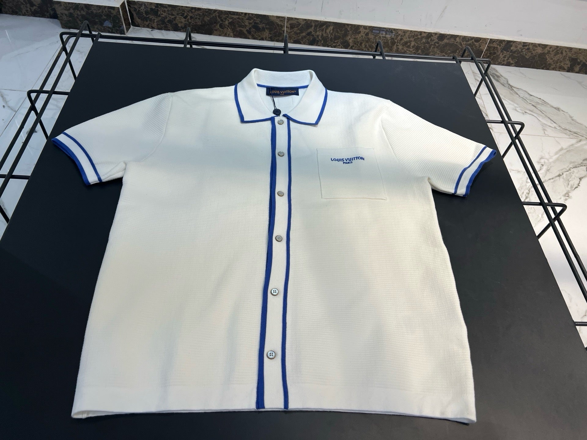 Chemise manches courtes emblématique en maille gaufrée