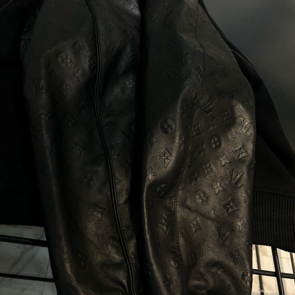 Blouson embossé monogram en cuir et laine