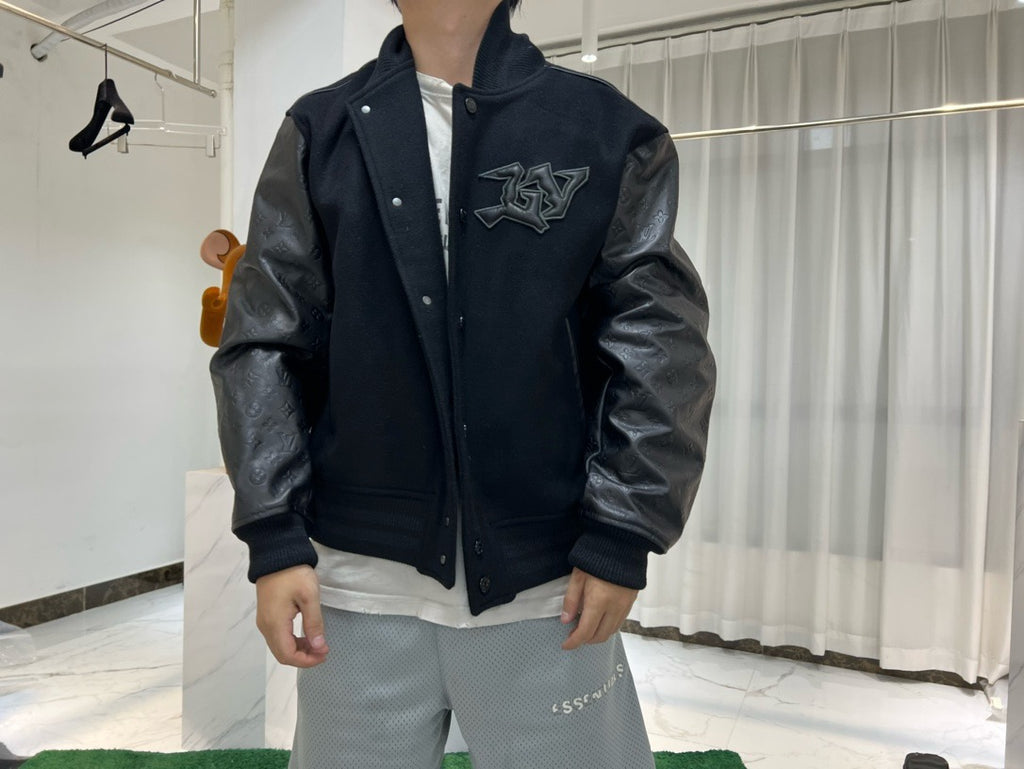 Blouson embossé monogram en cuir et laine