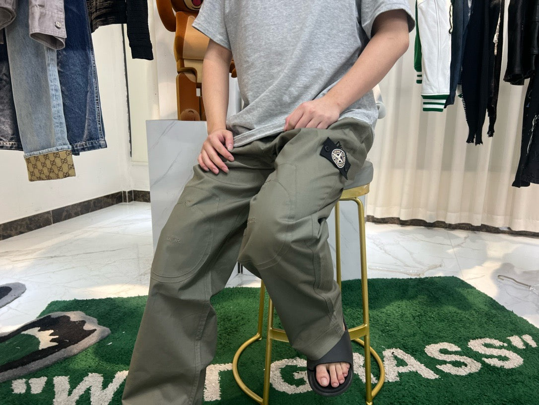 Pantalon sportswear Dior and Stone Island, coupe ample