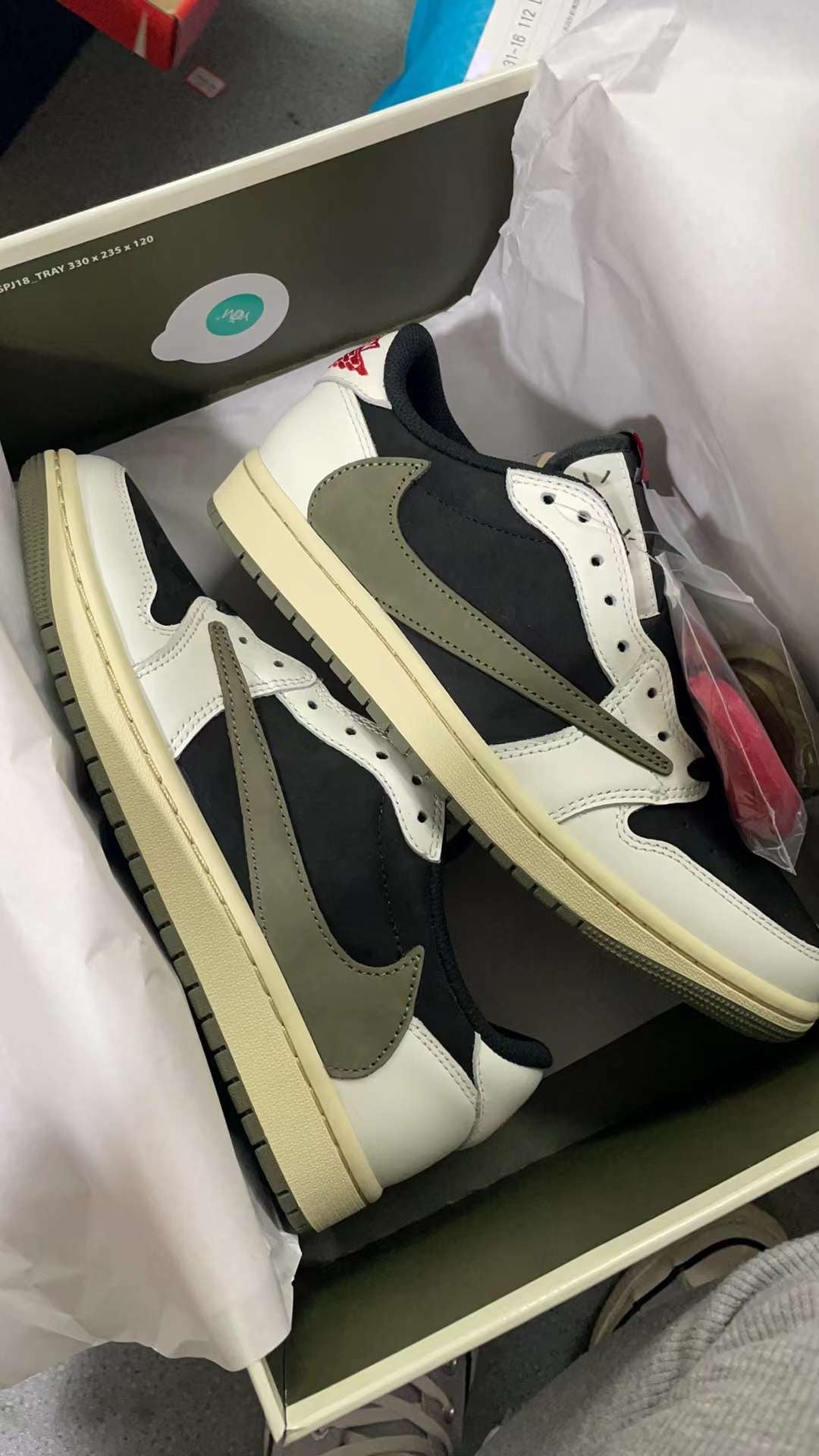Air Jordan 1 Retro Low Travis Scott Olive