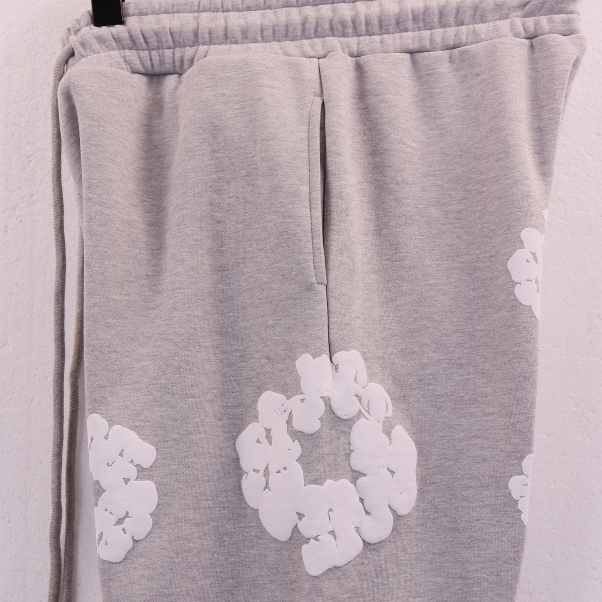 The Cotton Wreath Sweatpants black