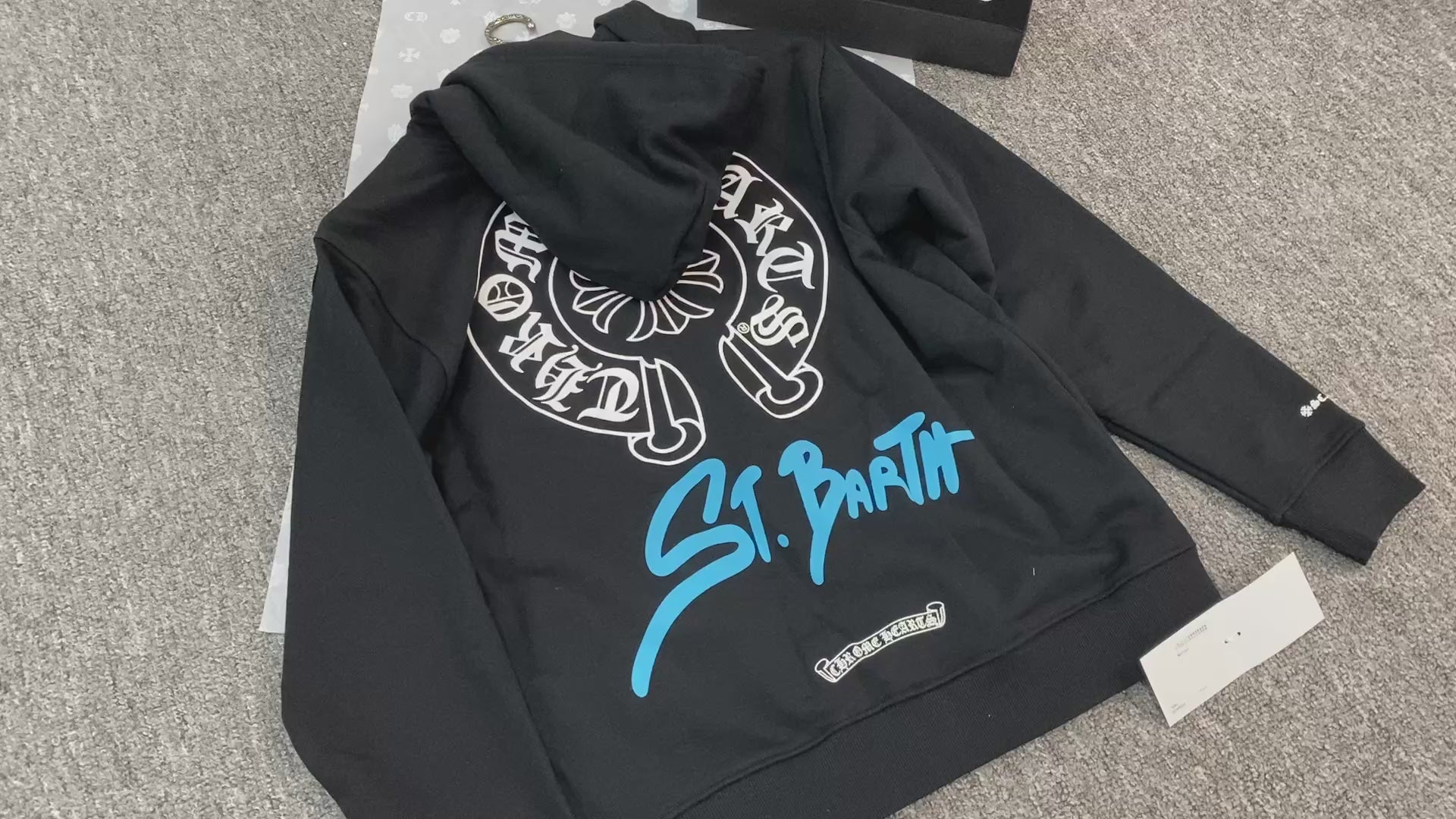 Sweatshirt à capuche manche longue Black and blue Saint Barth motif Chrome H